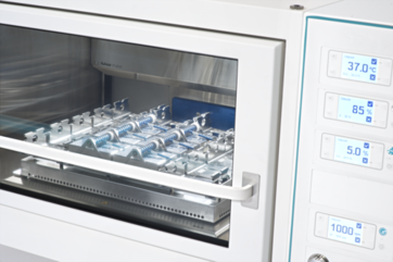 Perfectly suited for microtiter plates – the ISF1-Z Peltier incubator shaker is now available with shaking frequencies up to 1000 rpm