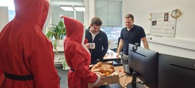 🎅 𝗧𝗵𝗲 𝗚𝗹𝗼̈𝗰𝗸𝗹𝗶 𝗦𝘁𝗿𝗶𝗸𝗲𝘀 𝗔𝗴𝗮𝗶𝗻! 🤶